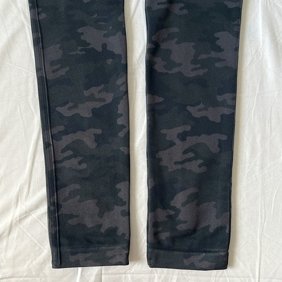 SPANX LOOK AT ME NOW BLACK CAMO LEGGING Size M - Picture 11 of 14